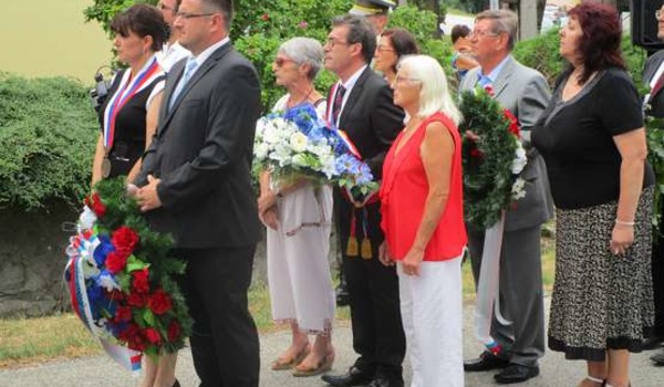 Dépôt de gerbe au monument Stéfanik